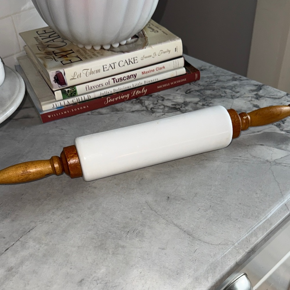 Vintage Milk Glass Rolling Pin. Collectible